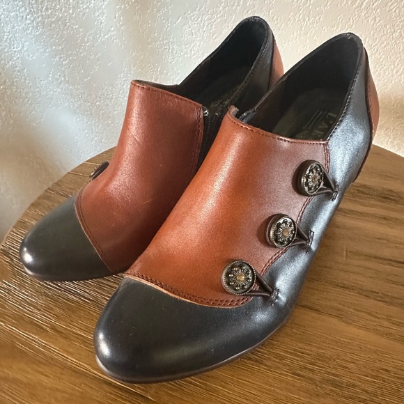 L'ARTISTE by Spring Step Navy and Brown Heeled Shoes - Picture 3 of 6